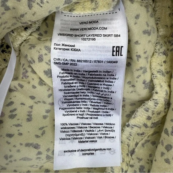 NWOT Women’s Vero Moda Sigrid Spotted Smocked Short Layered Skirt Size XS - Picture 10 of 13